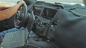 Mercedes-Benz GLS偽裝車。（圖／翻攝motorbox網站）