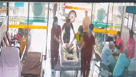 男童,輾斃,巷口,送醫,台中(翻攝畫面)