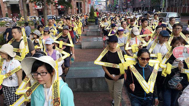 竹塹中元城隍祭　千人夯枷消災解厄