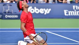 納達爾贏球後跪地長嘯。（圖／美聯社／達志影像） 