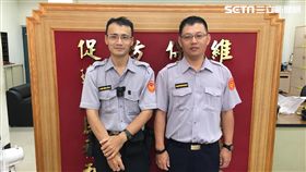 林、高2名警員及時攔阻賴女購買9萬元遊戲點數（翻攝畫面）