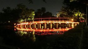 台中公園光環境再造計畫在公園多處區域進行照明、布燈