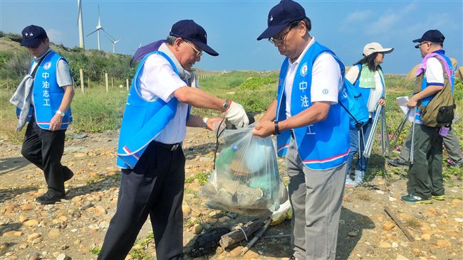 中油桃園觀塘淨灘　盼接氣站早日啟用
