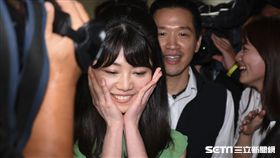 民進黨台北市長參選人姚文智前往市議會與議員高嘉瑜破冰，會後記者會。 （圖／記者林敬旻攝）