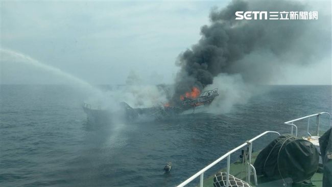 花蓮賞鯨船突大火　46人嚇瘋急竄逃