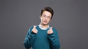 大陸電競主播「寒夜GodLike」在播報時口誤稱台灣戰隊是外國隊（圖／翻攝自寒夜GodLike微博）