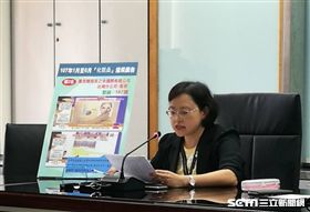 台北市衛生局食品藥物管理科技正李慧芝說明2018年上半年食藥粧違規廣告查核結果。（圖／記者楊晴雯攝）