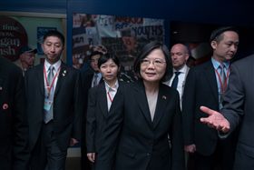 蔡英文總統參訪雷根圖書館。（圖／總統府提供）