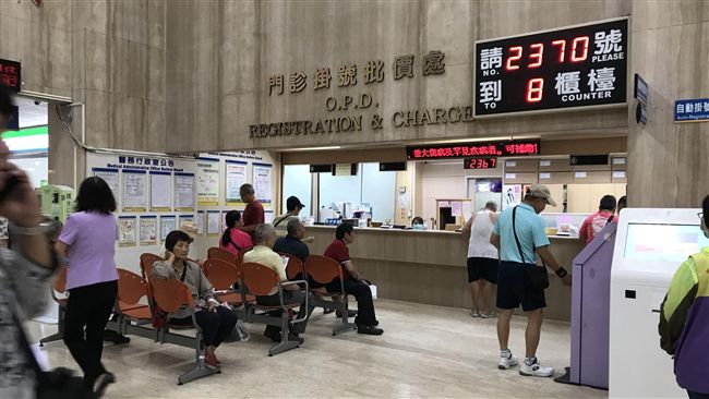 再添一死！台北醫院大火吞噬13人