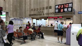 再添一死!台北醫院大火吞噬13人