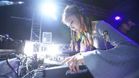 劉喬安數種職業分身讓人眼花撩亂。（圖／翻攝自DJ Via 劉依函粉專）