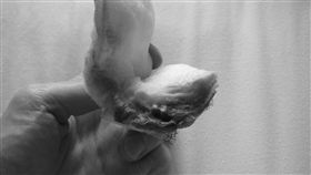 流血 受傷 .
https://www.flickr.com/photos/leehaywood/4141132984/in/photolist-7iWoyy-wkUUK-3BDTAS-37agx4-a4dVsz-38whVb-6s6LWq-7dc2BS-X5Cb2n-yu5D-WSUQNr-mxoeoY-bhCtdi-nGq7Qn-7SaSiB-c9dvZN-c9dwjC-4LWrsa-ayKC