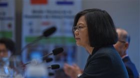 蔡英文總統台北時間15日凌晨與駐巴拉圭技術團茶敘。（圖／總統府提供）