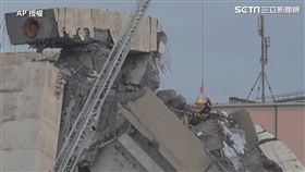 義大利熱那亞（Genoa）莫蘭迪橋（Ponte Morandi）在當地時間14日中午發生倒塌意外（圖／AP影音截圖）