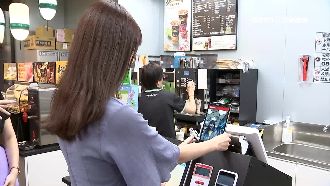 超商推「人臉支付」　戴眼鏡也能刷