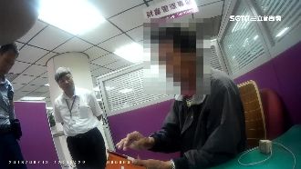 美女扮軍官甜喊老公　老翁差點被騙錢