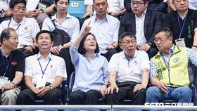 台北市長柯文哲陪同總統蔡英文視察台北網球場，世大運，台塑盃 圖／記者林敬旻攝