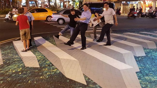 台南街道超吸睛　特色藝術引民眾聚集