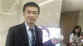 大立光林恩平：看不到模造玻璃在手機上優勢股王大立光執行長林恩平12日表示，玻璃鏡片在車用及戶外等鏡頭的確有優勢，但他完全看不到模造玻璃在手機上的優勢。明年大立光會推出全塑膠潛望式鏡頭。隱形眼鏡廠星歐今年有機會轉虧為盈中央社記者韓婷婷攝　107年6月12日