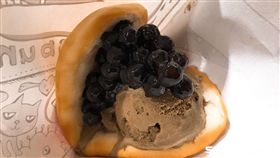 珍奶刈包,龍蝦麵線。（圖／記者馮珮汶攝）