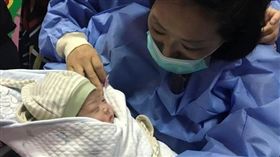 生存率逼近0！她懷孕簽「生死狀」產子　醫師創全球首例卻不開心（圖／翻攝自紫牛新聞）