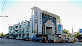 網推住宿　墾丁天主教中心：服務教友為主墾丁天主教中心矗立在墾丁大街旁，因位於轉角，非常醒目，近日受到網路熱推住宿，天主教中心人員表示，以服務教友為主，網傳訊息造成很大困擾。中央社記者郭芷瑄攝　107年8月15日