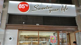 陸網民揚言抵制85度C  門市依舊平靜總統蔡英文過境洛杉磯期間順道拜訪當地85度C門市，引起中國大陸網民揚言抵制。但實際走訪85度C北京一處門市，顧客依舊如常購物，絲毫未見網路上的非理性言行。中央社記者繆宗翰北京攝　107年8月15日