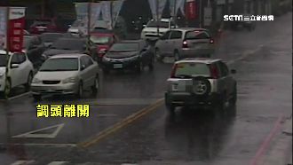 駕駛辯內急借廁所　車撞壞旗桿逃逸