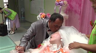 與植物人妻結婚　深情告白：等妳醒來