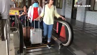 手扶梯故障盼接駁　台鐵竟「這樣回」