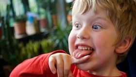 -兒童-孩子-小孩-舌頭-▲圖／攝影者Richard Leeming, flickr CC License(https://www.flickr.com/photos/dickdotcom/41306539572/)
