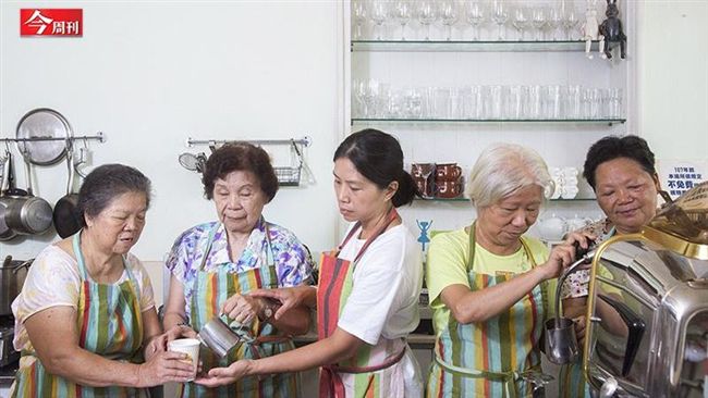 老社區變文創基地　阿嬤學拉花賣咖啡