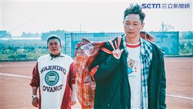 謝祖武飾演的磊哥為找夢中情人返回校園。（圖／奧瑪優勢提供）