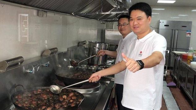 衝一句陸人吃不起　他推5千元茶葉蛋