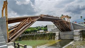 木造廊橋跨越清水溪　集集鎮新景點