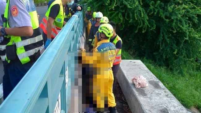 男子鐵橋下吊頸身亡　嚇壞早起民眾
