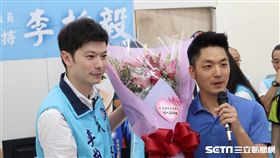 蔣萬安七夕簽聘書擔任市議員參選人李柏毅競選總部主任委員 競選辦公室提供