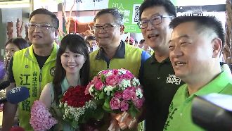 姚文智七夕大方送花　高嘉瑜好不自在