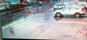高雄,機車,車禍,肇逃,雨天,監視器
