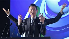 天王劉德華扮演「四手天王」。（圖／OSIM提供）