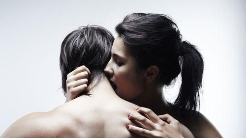 情侶在親密關係中，都可能遇過男性「射後不理」的情況。對此，泌尿科醫師黃維倫表示，男性射精後大腦會分泌特定荷爾蒙，使人產生放鬆甚至想睡覺的感覺。（示意圖／PIXABAY）