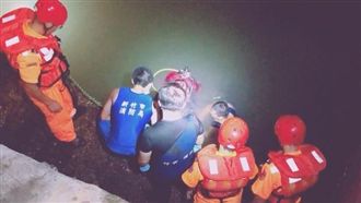 父母吵架離家　父駕車載4歲兒衝海亡