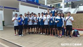 ▲台灣游泳隊官方訓練後合影，右3為林佩彣。（圖／記者蕭保祥攝）