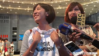 柯文哲文宣品面交！「學姊」現身力挺