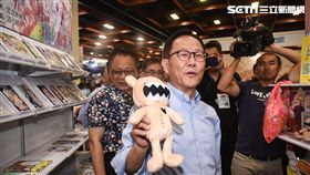 丁守中參觀漫畫博覽會。 （圖／記者林敬旻攝）