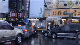 趁雨打劫！花蓮銀樓搶銀飾　禿頭男騎重機逃逸（圖／翻攝畫面）