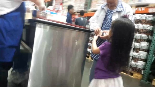 好市多新規　未滿12歲童禁拿試吃