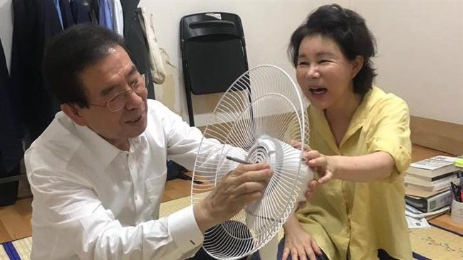 首爾市長體驗「蝸居」：差點被熱死！