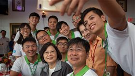 蔡英文總統18日與駐貝里斯技術團早餐敘。（圖／總統府提供）