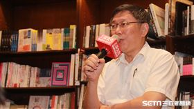 柯文哲台中簽書會 民眾提供